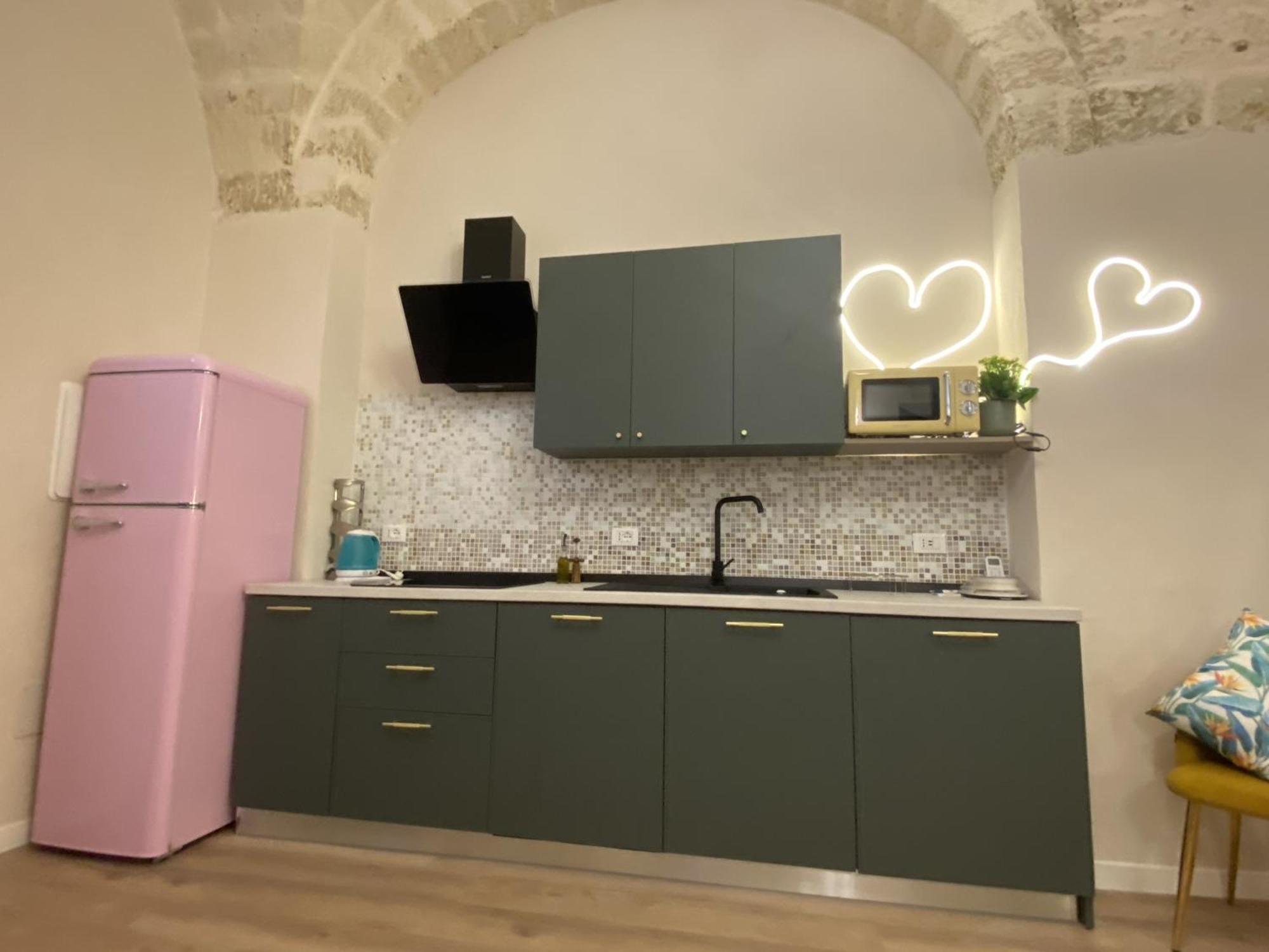 Quiet And Stylish - Center, Minutes To Station Appartement